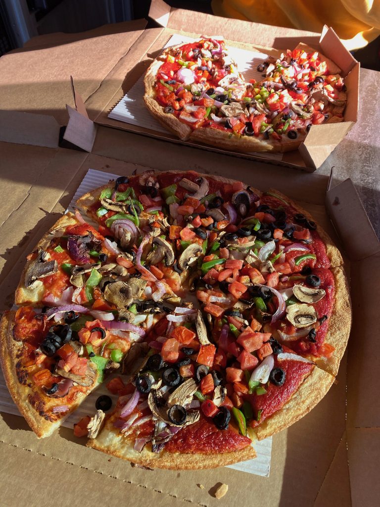 Riesige vegane Pizzen vom Pizza Hut, America USA, Pizza Hut Pizza,